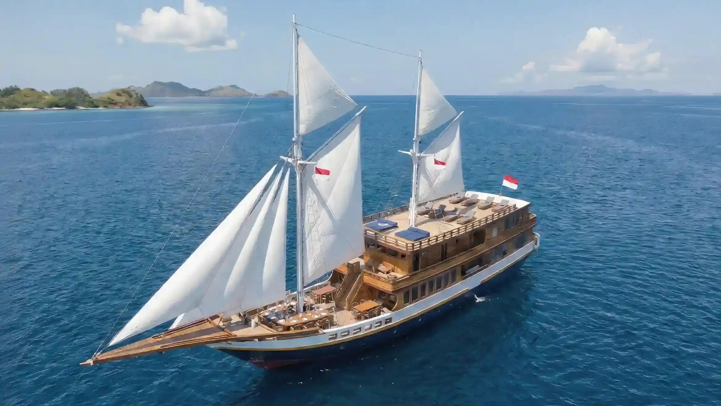 Naturalia Cruise Phinisi Boat Charter | Indonesia Juara trip