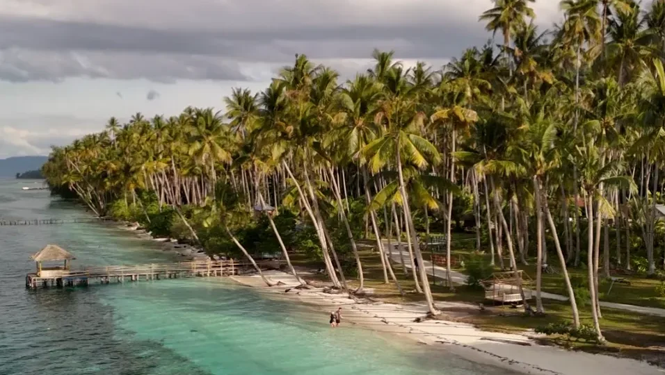 Poganda Beach, Derawan | Paket Wisata Derawan | Indonesia Juara Trip
