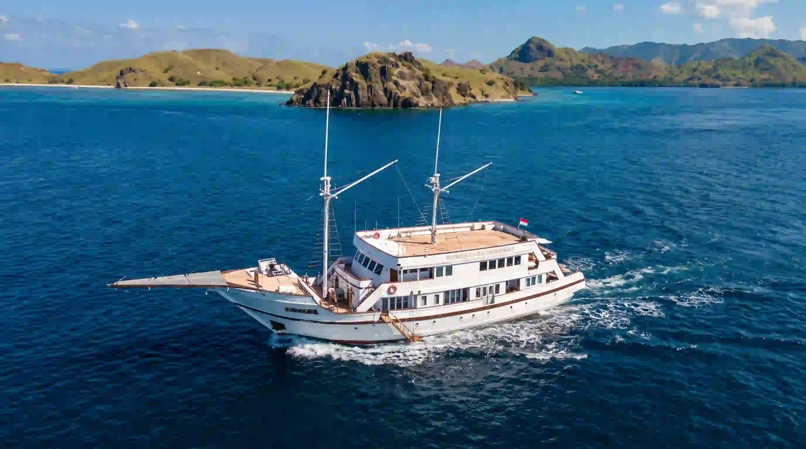 Lasha Cruise Phinisi Exterior | Indonesia Juara Trip