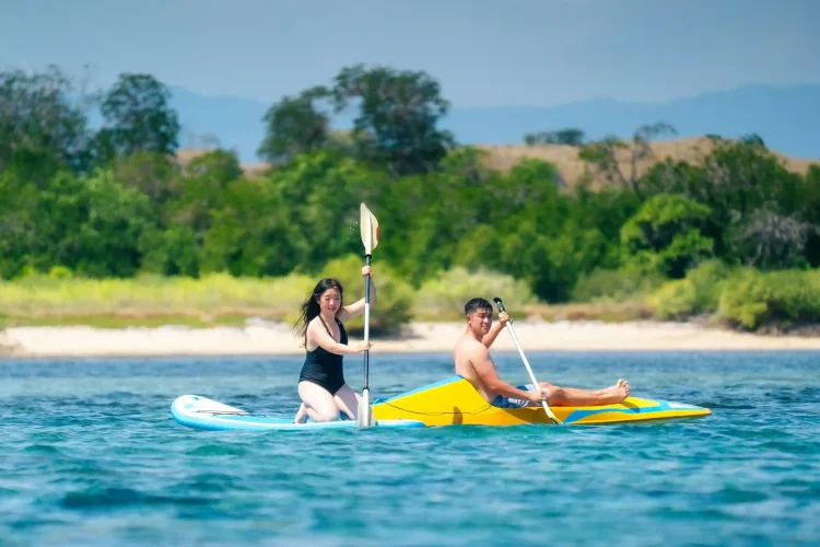 Kayaking di Labuan Bajo - IndonesiaJuara