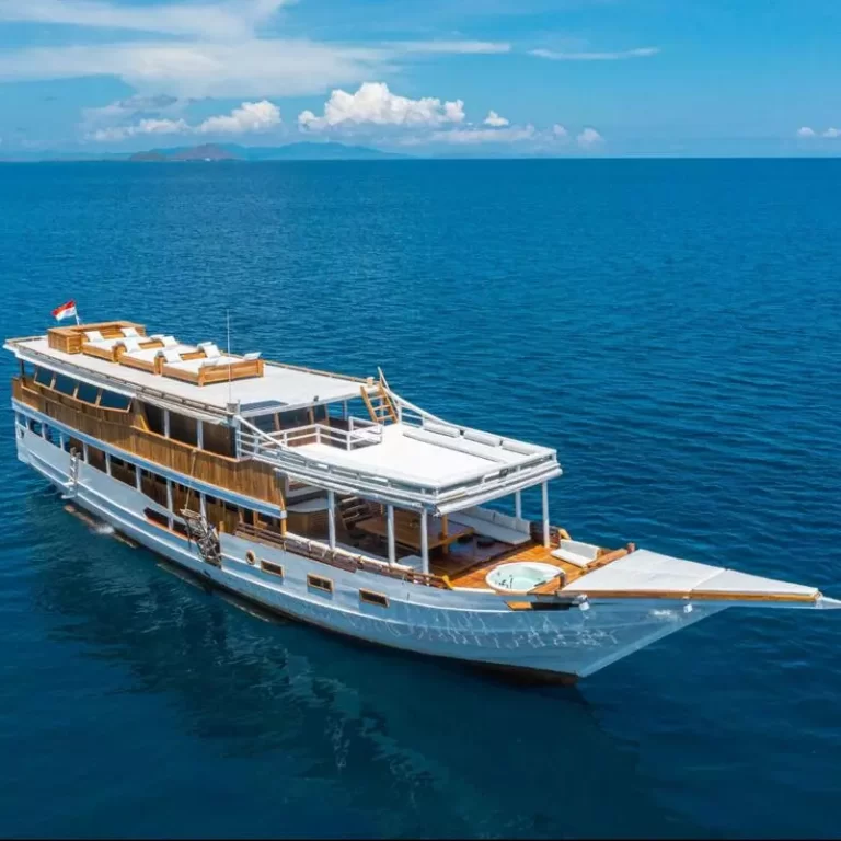 Liburan ke Labuan Bajo, Sewa Kapal Phinisi Dengan Aman Bersama IndonesiaJuara!