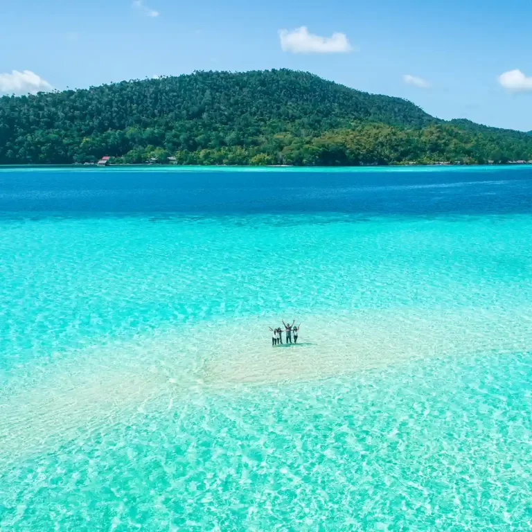 Pasir Timbul Raja Ampat, Dataran Ajaib yang Cantik