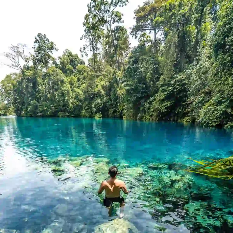 Labuan Cermin, Danau Dua Rasa Sebening Kaca