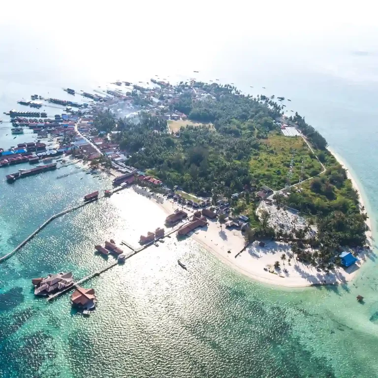Terbang ke Derawan Bisa Lewat 3 Bandara Ini: BEJ, TRK, RTU