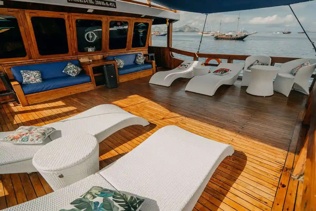 Cajoma V Phinisi - Outdoor Area on Middle Deck