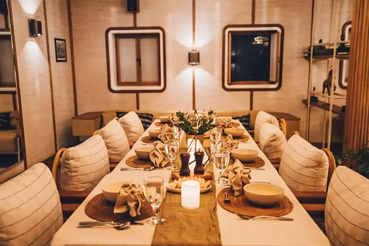Phinisi Kudanil Explorer - Indoor Dining & Lounge
