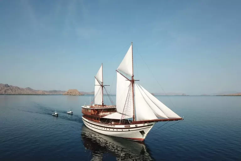 6 Destinasi Island Hopping di Indonesia yang Harus Masuk Daftar Liburanmu