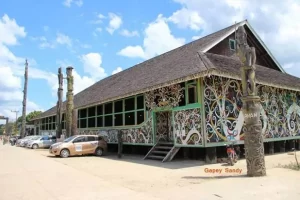 Rumah Adat Lamin khas Kalimantan Timur