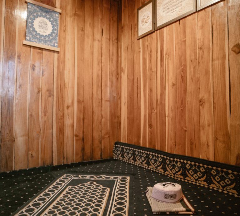 Zada Ulla - praying room