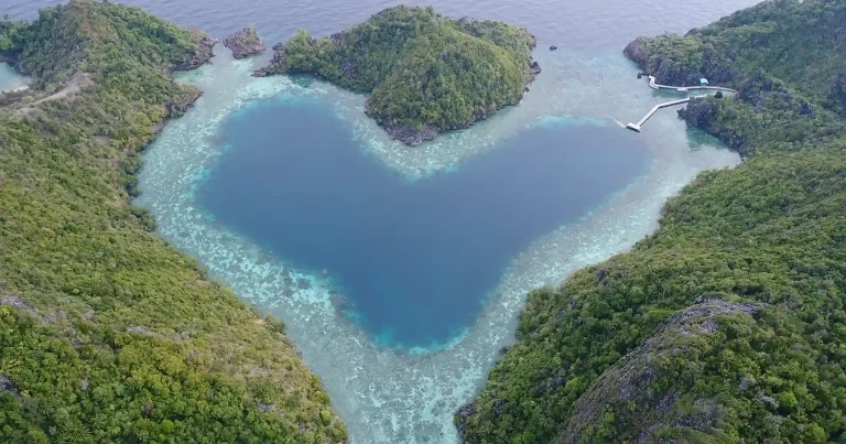 Danau Love di Raja Ampat: Pesonanya Bikin Jatuh Cinta!
