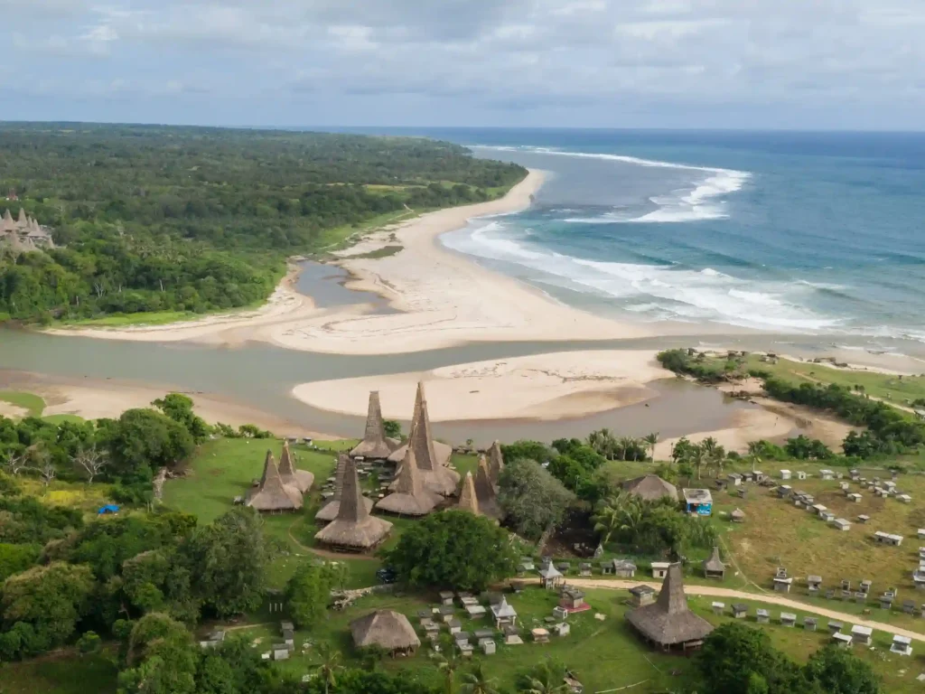 Pantai Ratenggaro Sumba