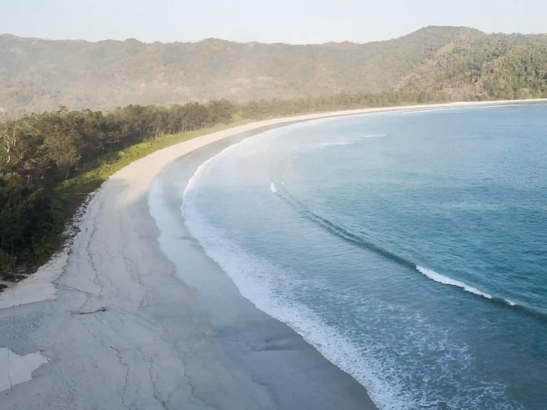 5 Pantai di Sumba dengan View Eksotis Bikin Speechless!