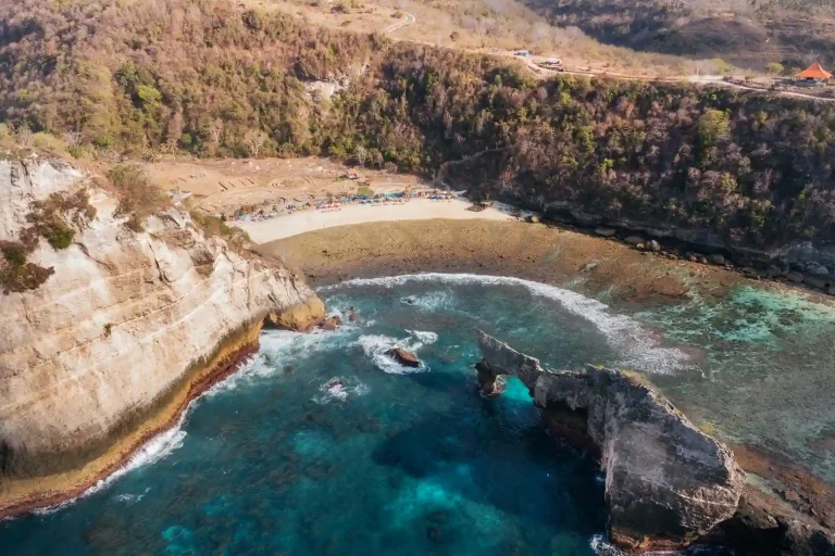 Jelajahi Keindahan Tersembunyi Atuh Beach Nusa Penida