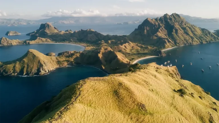 43 Tempat Wisata di Indonesia Timur, Yang Belum Kamu Ketahui