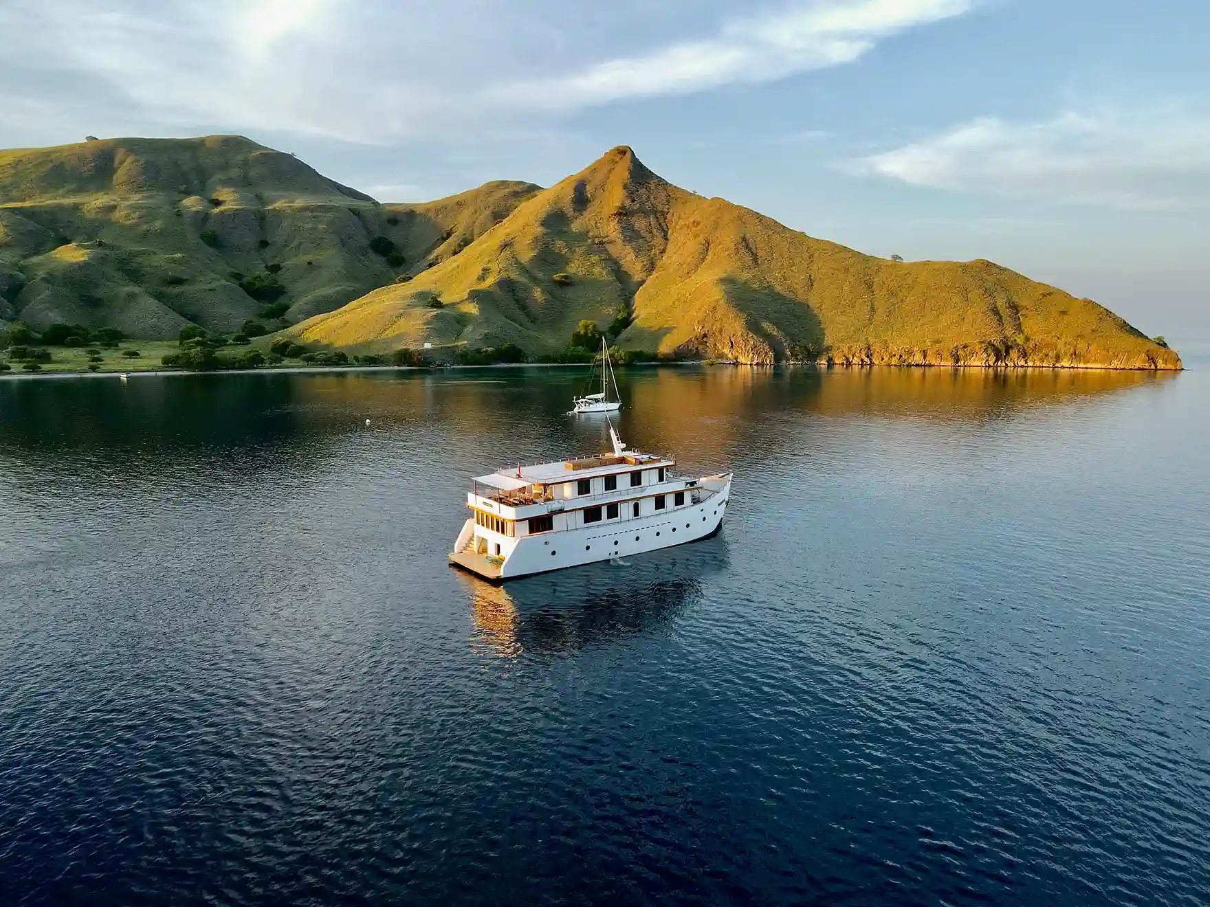 Sewa Kapal Le Costa Yacht Cruise - IndonesiaJuara