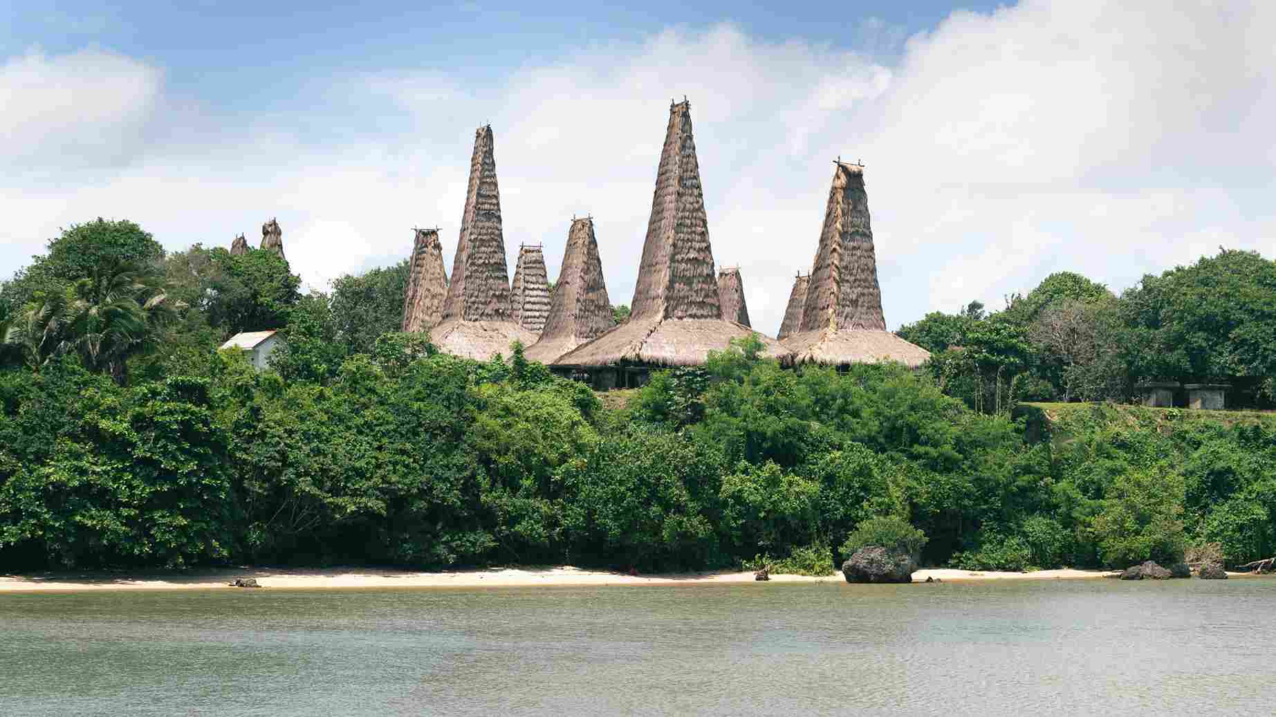Desa Adat Ratenggaro Sumba Barat Daya