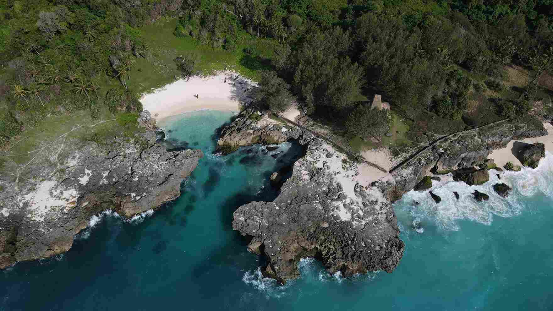 Pantai Mandorak Sumba Barat Daya