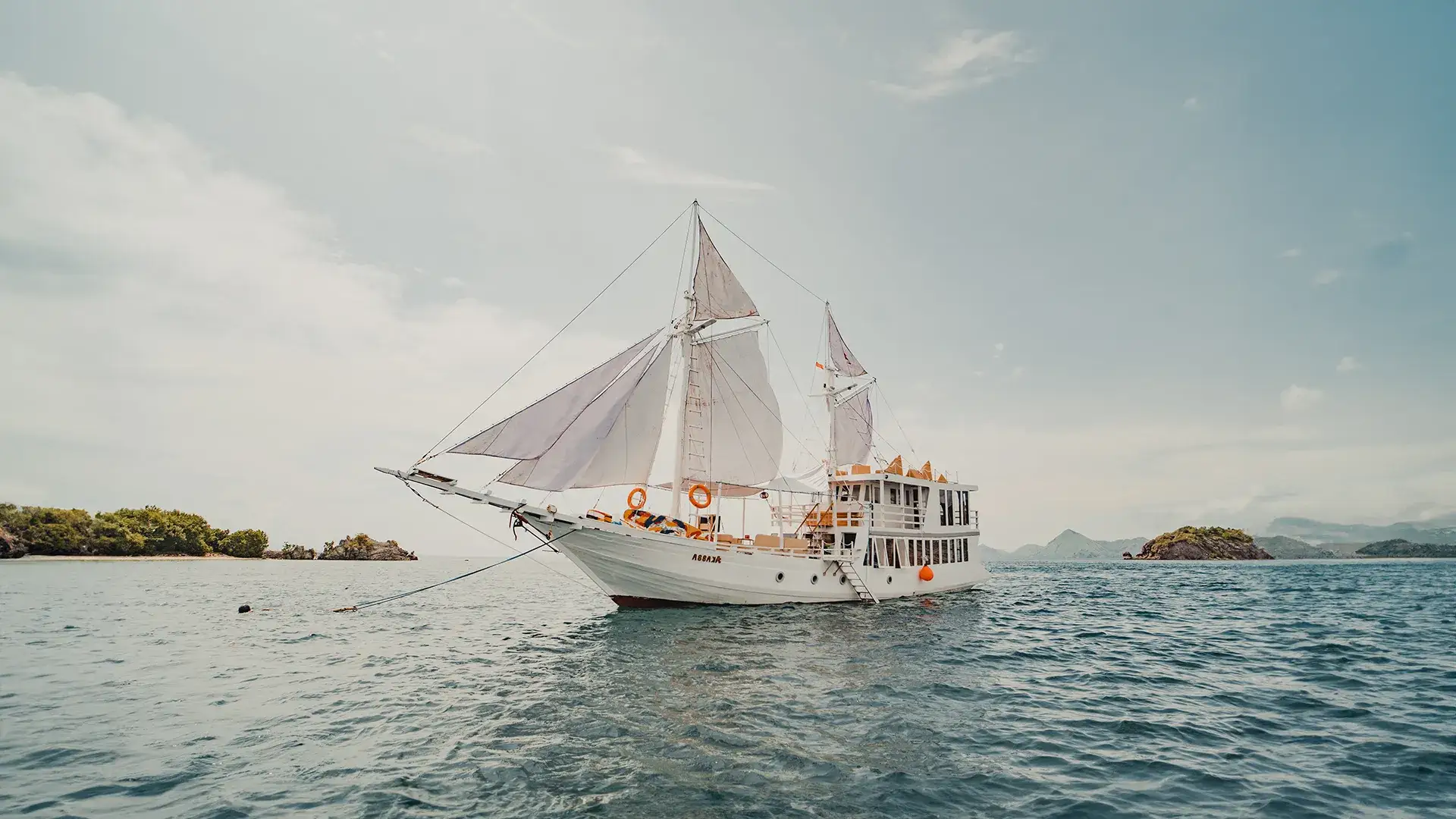 Sewa Kapal Akassa Yacht Cruise Phinisi by Inidonesia Juara Trip