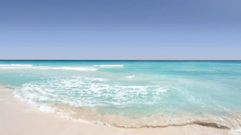 Tembeling Beach Nusa Penida: Pantai Hidden Gem dan Super Calming