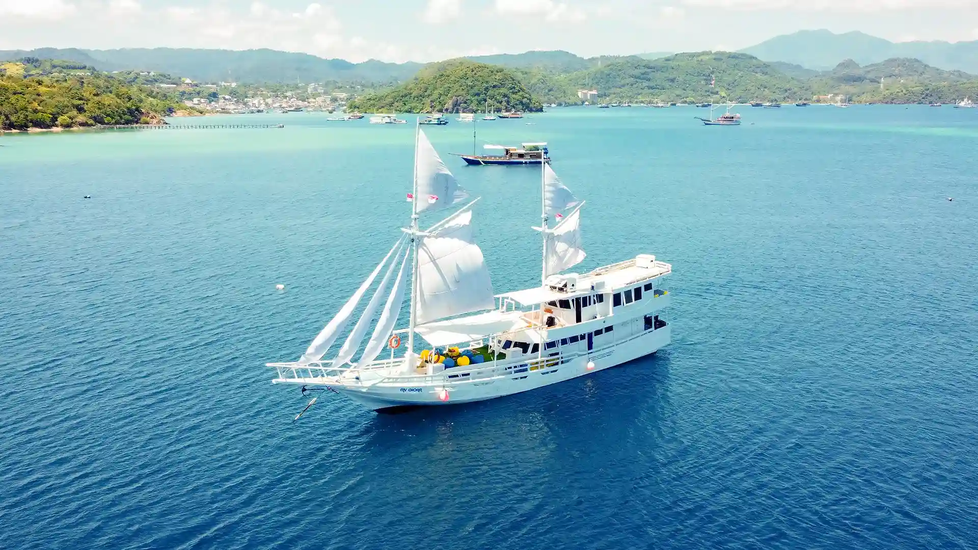 Sewa Kapal Giona Phinisi Cruise by Indonesia Juara Trip