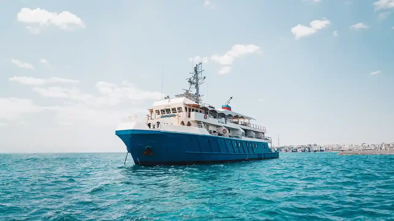 Sewa Kapal Kudanil Explorer Yacht Cruise Phinisi provided by Indonesia Juara Trip