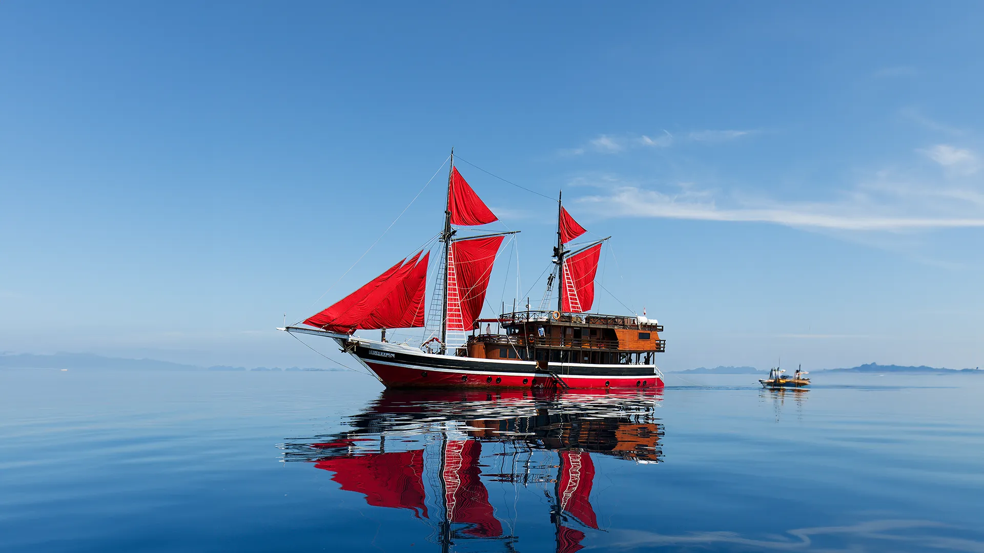 Sewa Kapal La Galigo Phinisi Cruise by Indonesia Juara Trip