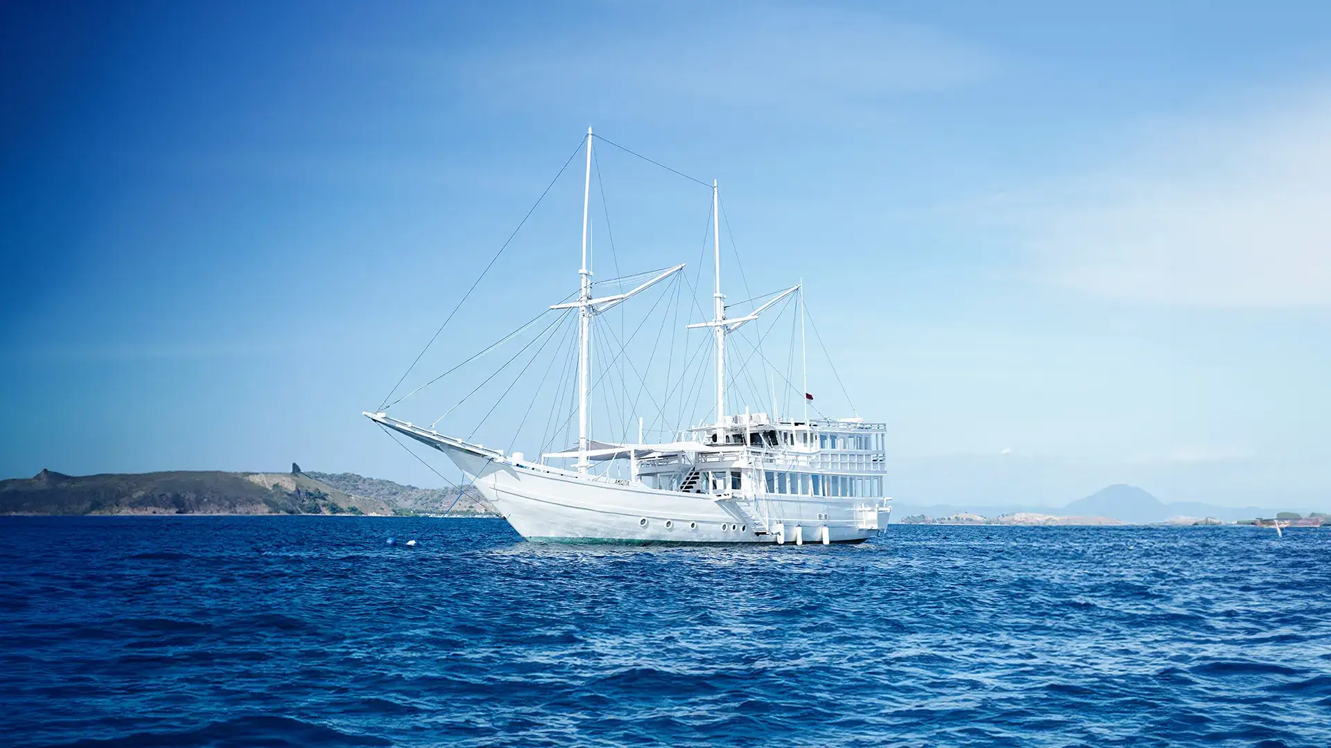 Sewa Kapal Nusa Coral Phinisi Cruise by Indonesia Juara Trip