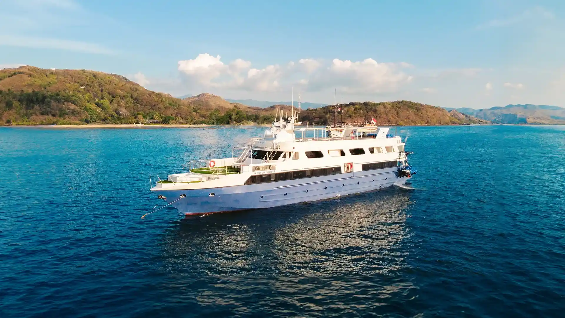 Sewa Kapal Ocean Angel Yacht Cruise by Indonesia Juara Trip