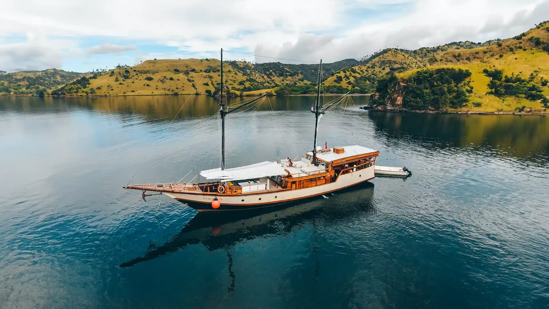 Sewa Kapal Samara 2 Cruise Phinisi by Indonesia Juara Trip