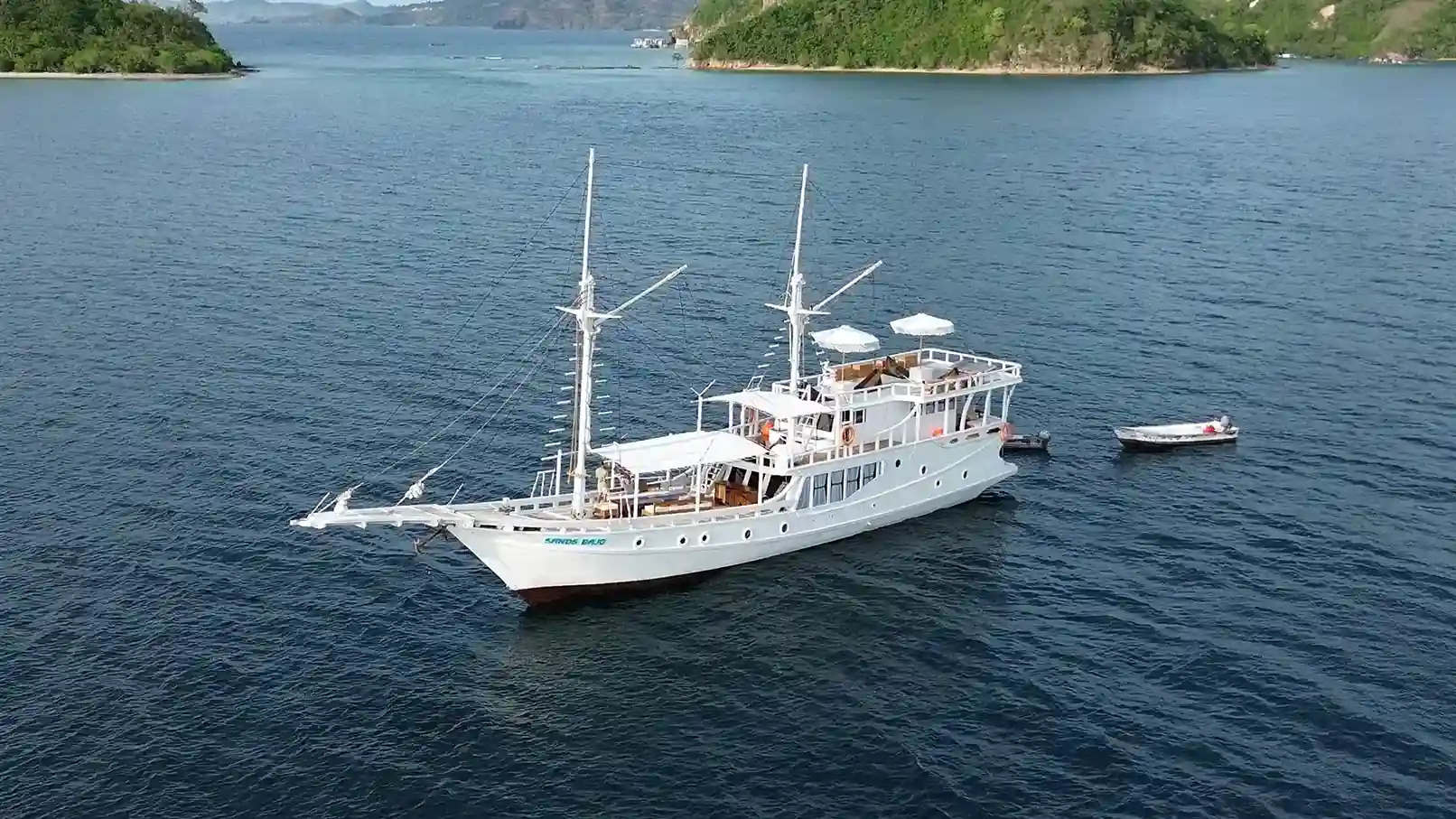 Sewa Kapal Sands Bajo Phinisi by Indonesia Juara Trip