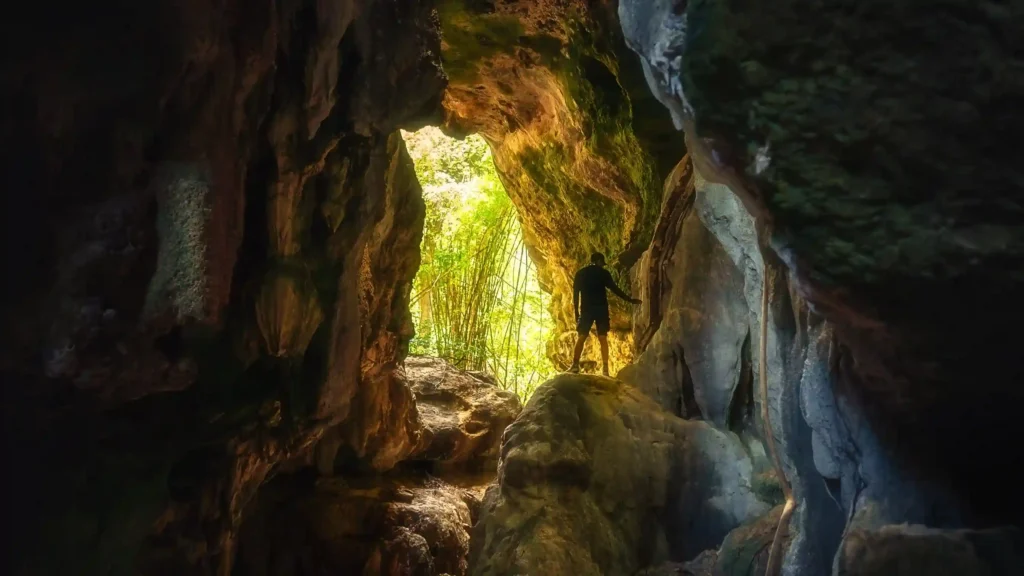 Gua Batu Cermin Wisata Labuan Bajo Dekat Bandara