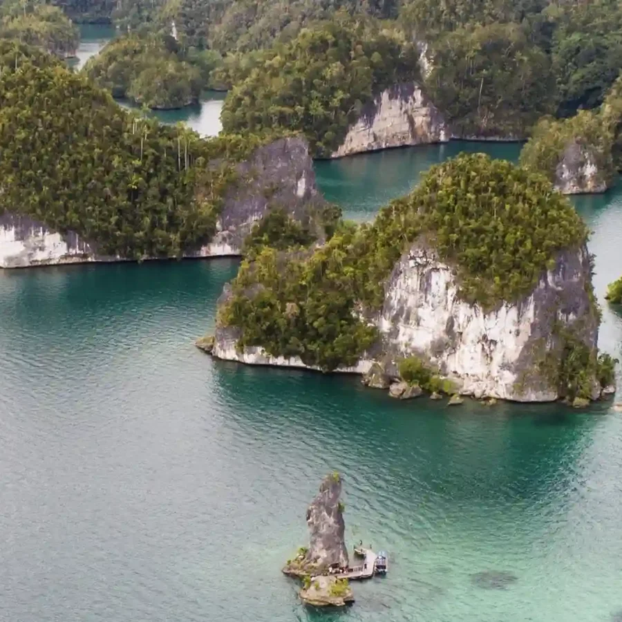 Teluk Kabui Raja Ampat - IndonesiaJuara Trip