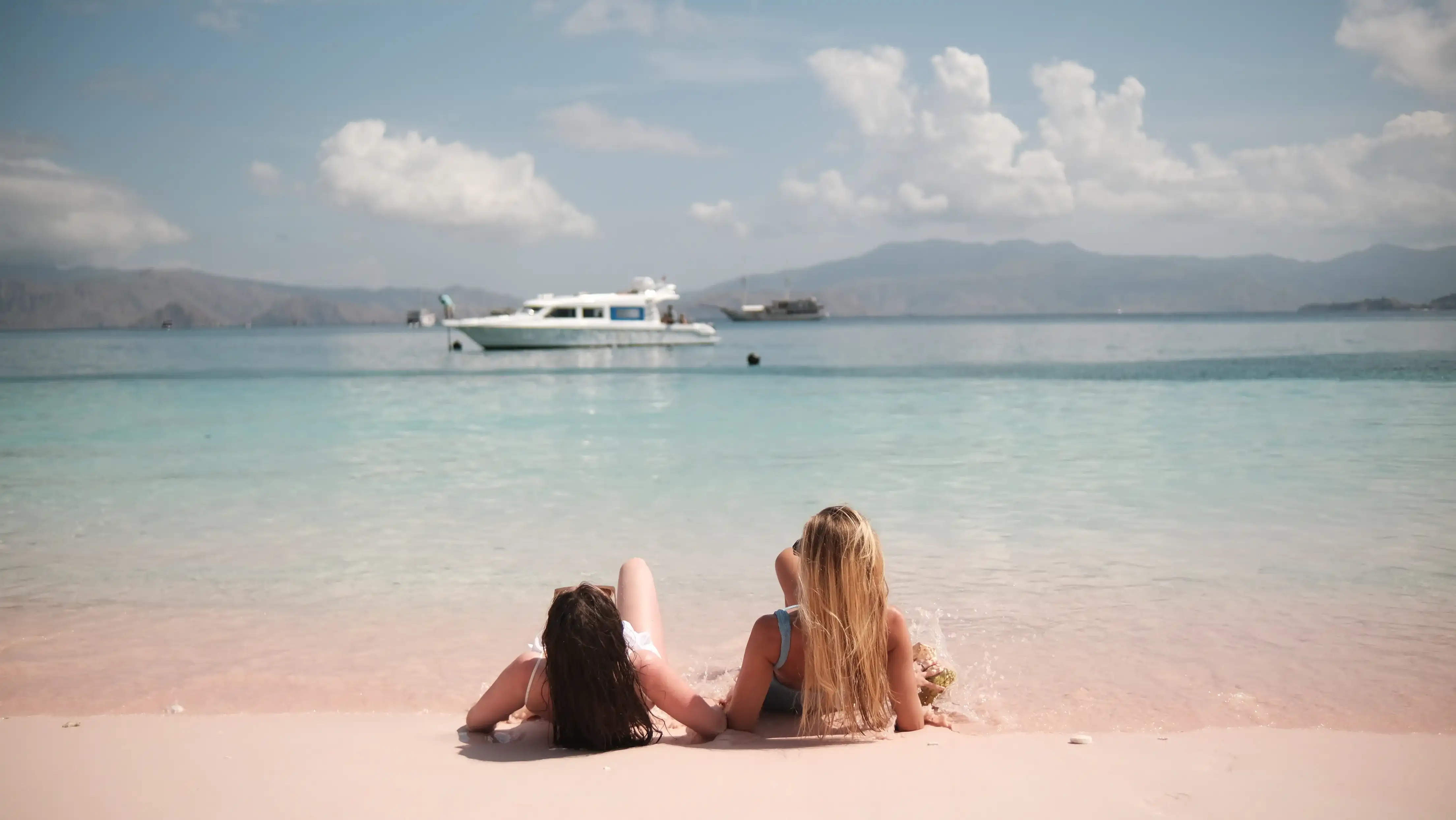 Pink Beach di Labuan Bajo | Taman Nasional Komodo | Indonesia Juara Trip