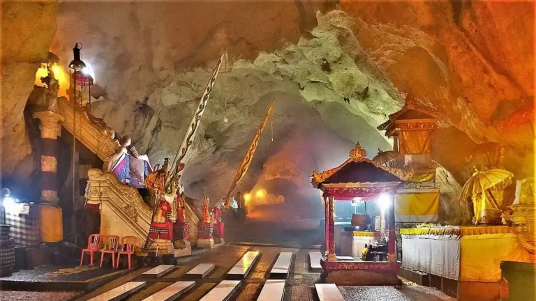 Temukan Ketenangan di Goa Giri Putri Nusa Penida: Destinasi dengan Nuansa Spiritual