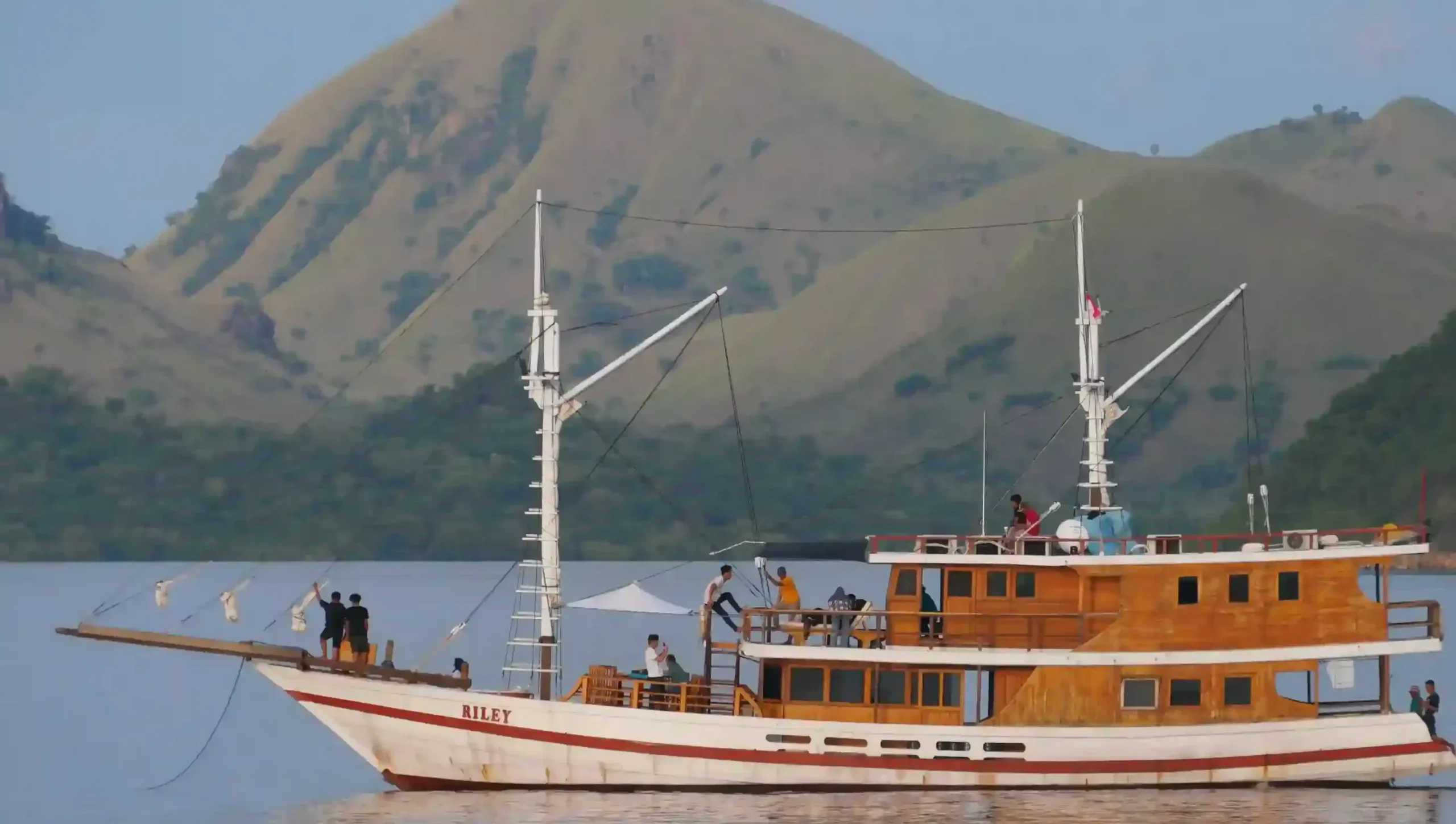 Komodo Sailing Tour | IndonesiaJuara Trip