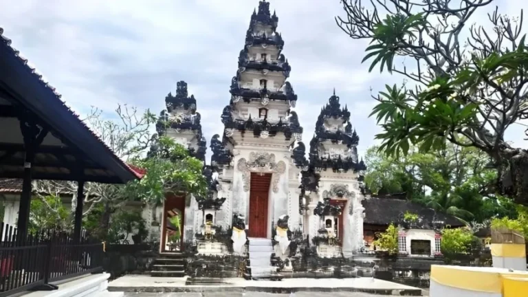Rasakan Pengalaman Spiritual Berkunjung ke 5 Pura yang Ada di Nusa Penida