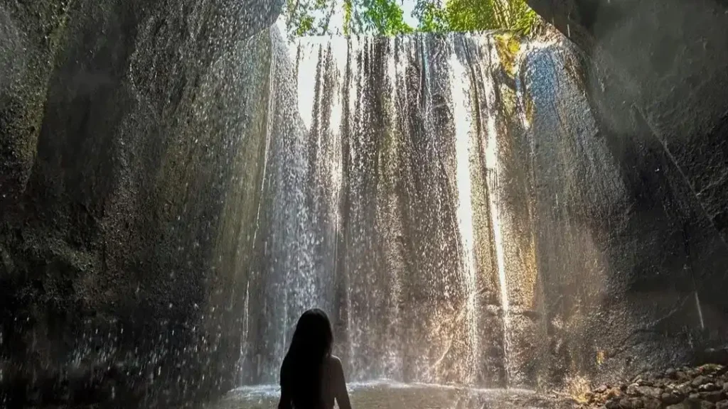 Air Terjun Tukad Cepung | Bali Instagram Tour | Photo by @thebohemiangirl on Instagram