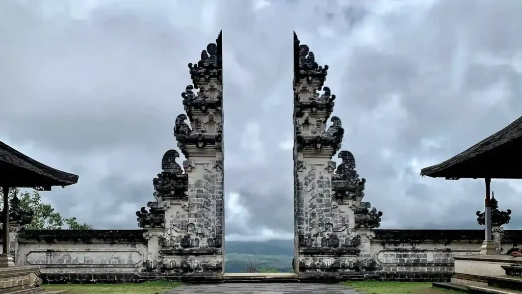 Pura Lempuyangan | Bali Instagram Tour | Photo by commons.wikimedia.org