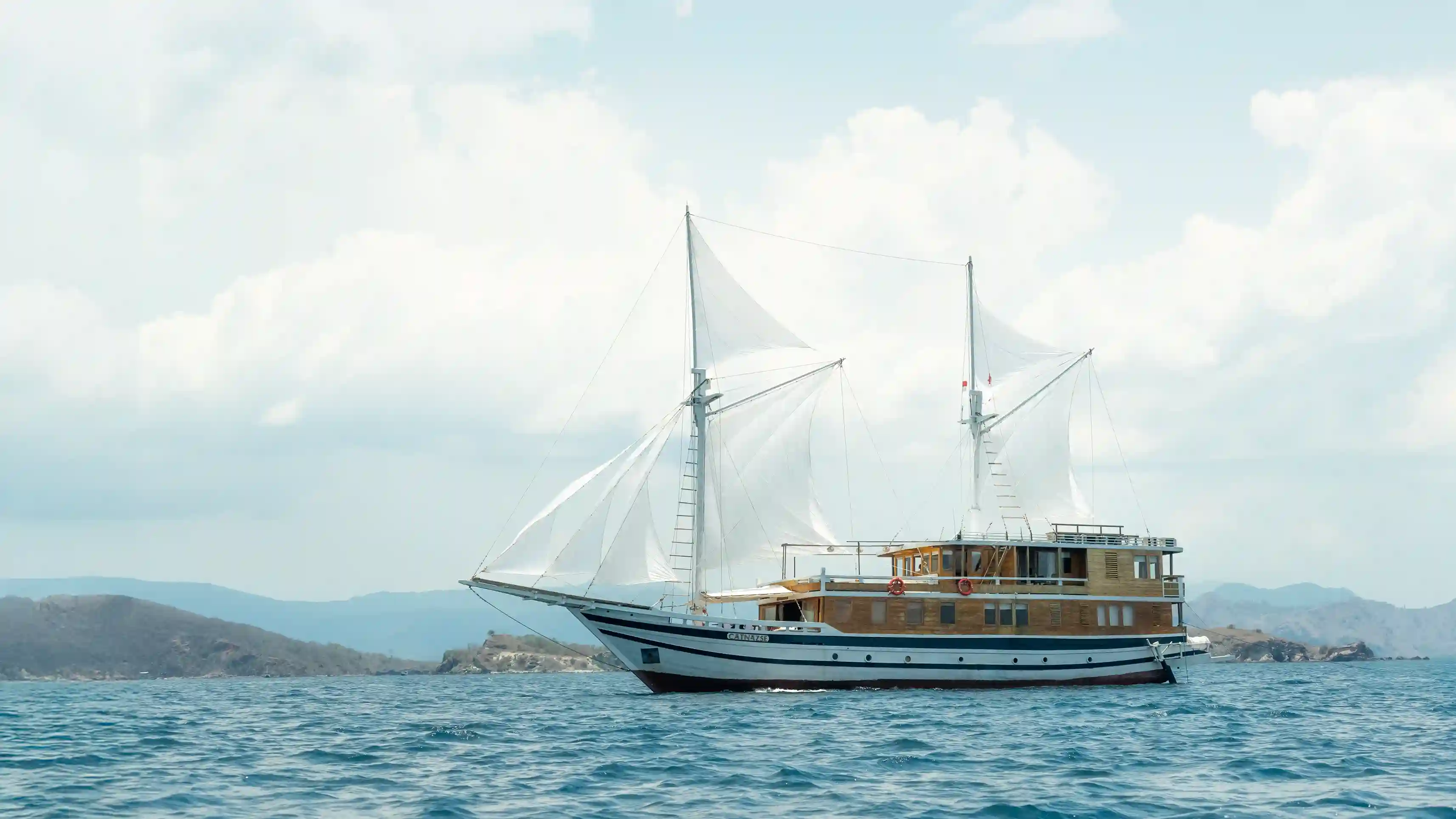 Sewa Kapal Catnazse Liveaboard Phinisi | Labuan Bajo Tour | Indonesia Juara Trip