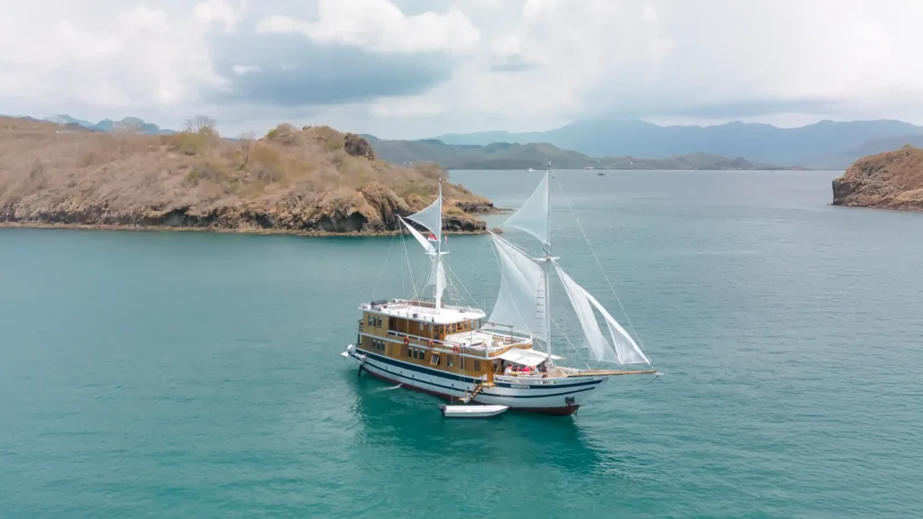 Sewa Kapal Catnazse Liveaboard Phinisi | Labuan Bajo Tour | Komodo Tour | Indonesia Juara Trip