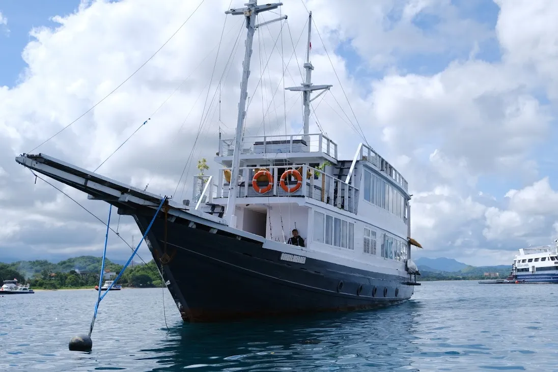 Dua Liveaboard Exterior | Komodo Trip | Indonesia Juara Trip