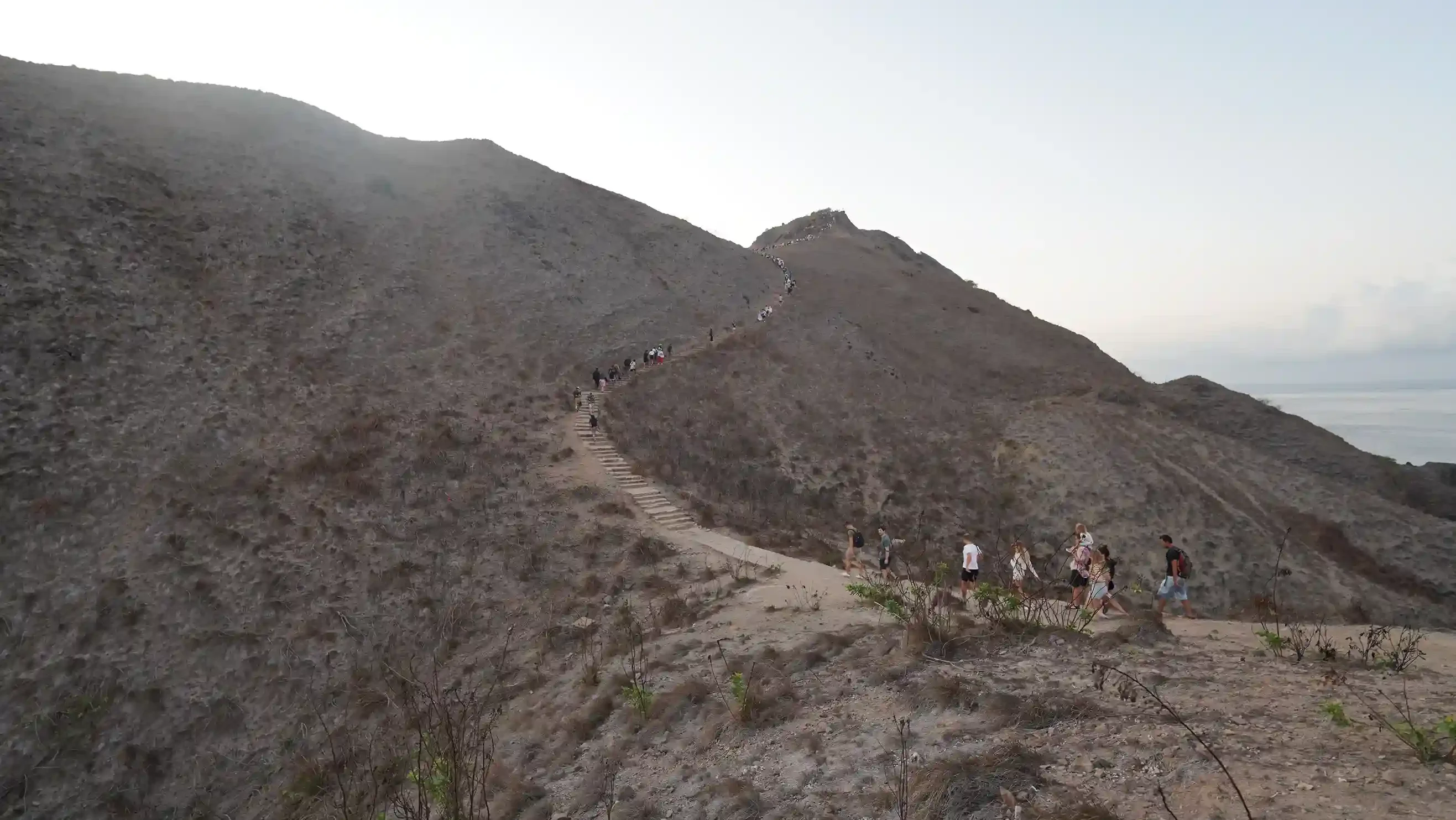 Jalur trekking Pos 2 Pulau Padar | IndonesiaJuara Trip