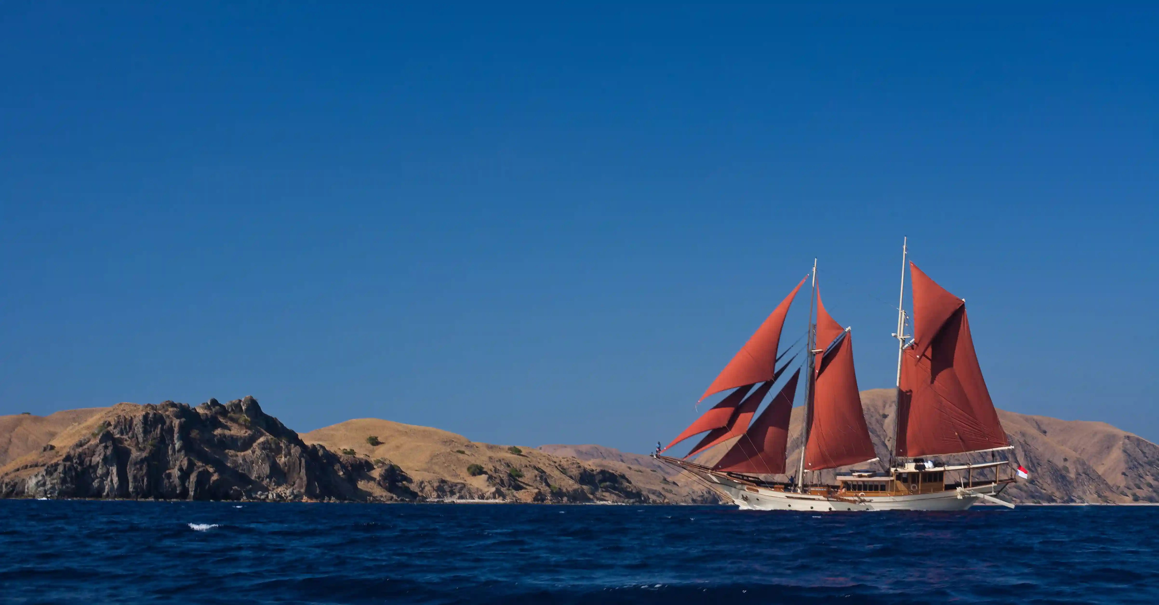 Sewa Kapal Si Datu Bua Phinisi | Taman Nasional Komodo | Labuan Bajo | Indonesia Juara Trip