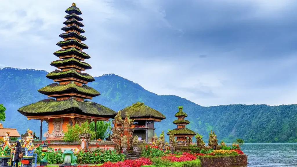 Ulun Danu Beratan Temple in Bedugul, Bali (sumber unsplash)