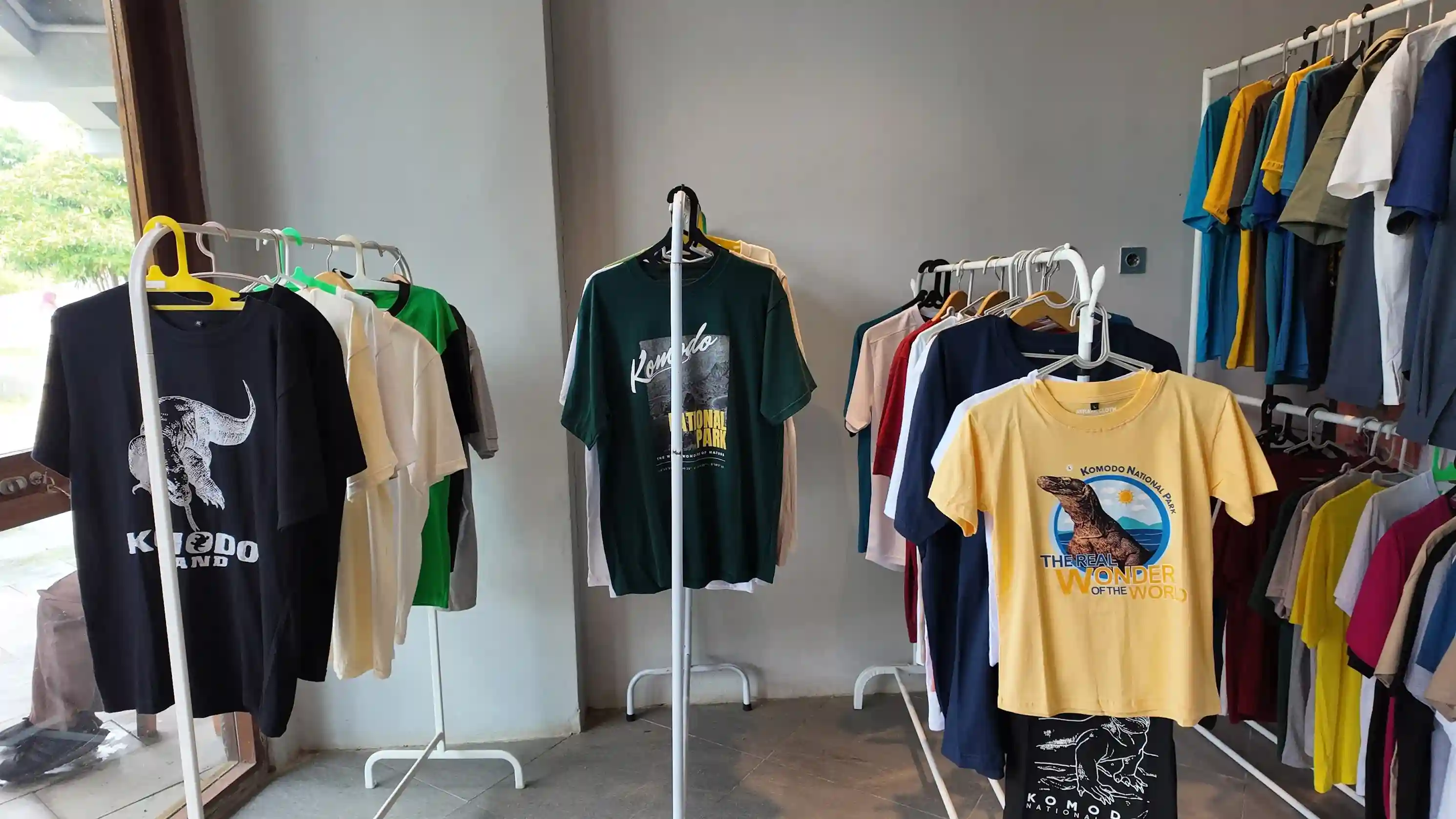 Kaos Khas Komodo | Indonesia Juara Trip