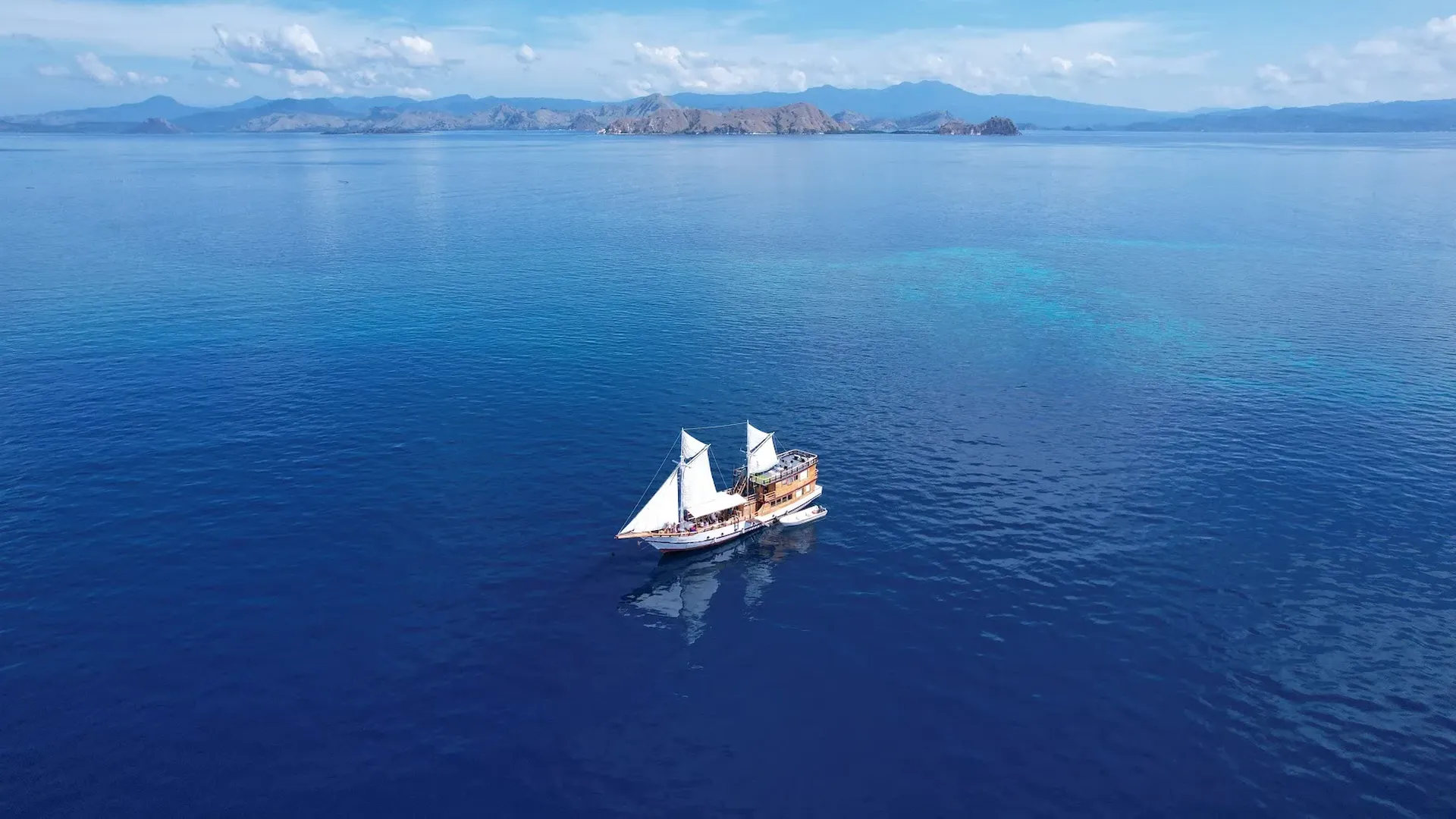 Sewa Kapal Andalucia II Cruise Phinisi | Komodo Tour | Indonesia Juara Trip