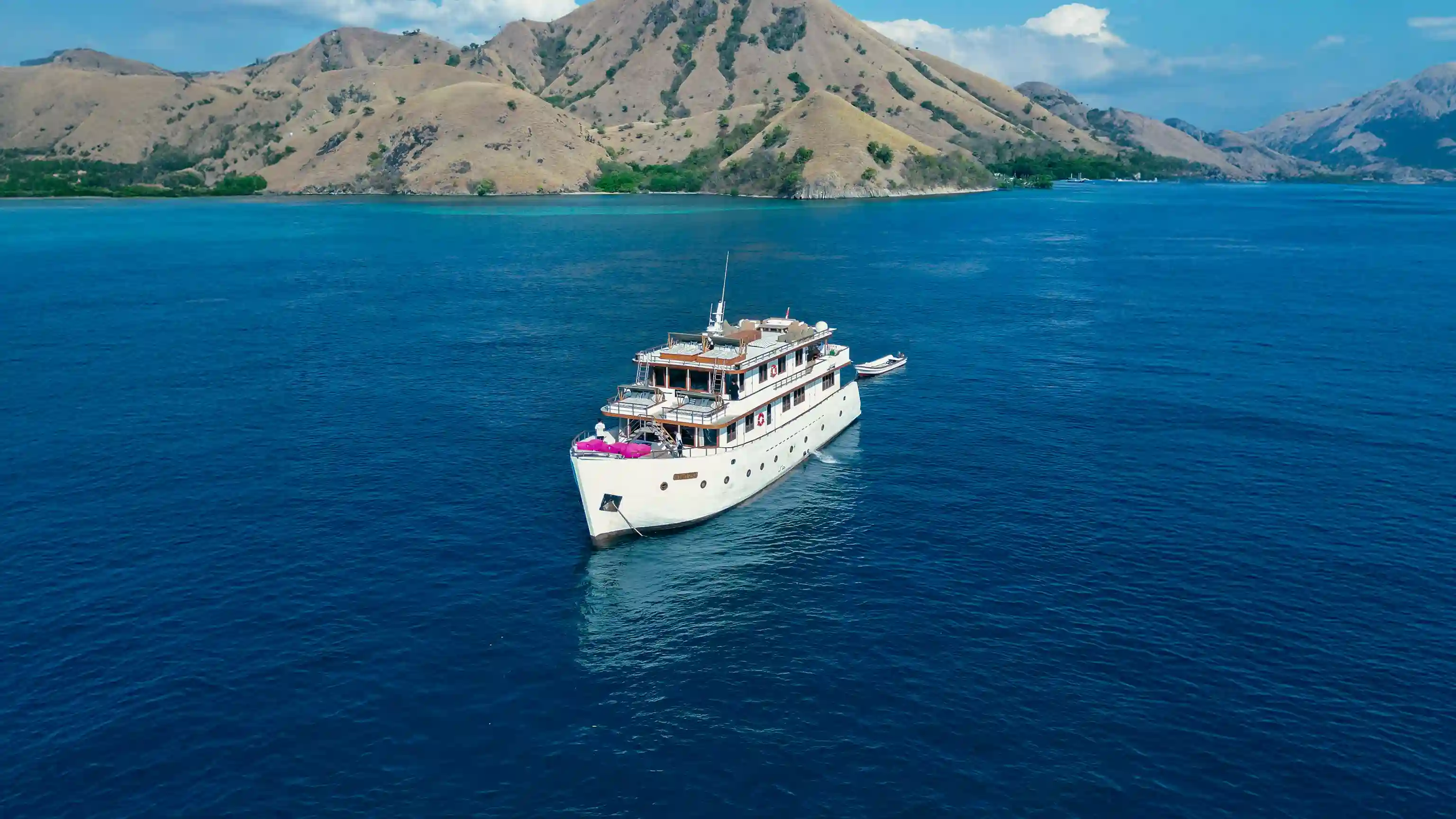 Sewa Kapal Le Costa Yacht Cruise Phinisi by Indonesia Juara Trip