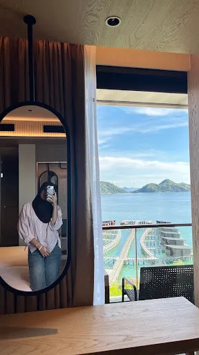 Mirror Selfie di Hotel Katamaran Labuan Bajo | IndonesiaJuara Trip