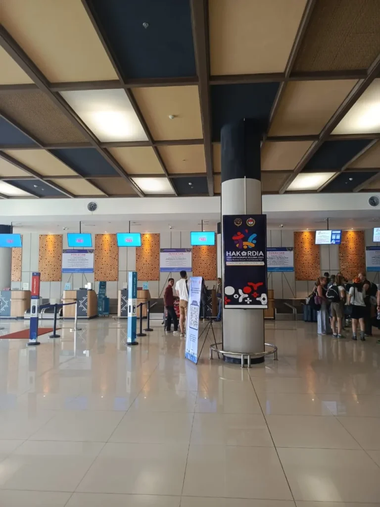 Bandara Komodo di Labuan Bajo Pasca Letusan Gunung Lewotobi | IndonesiaJuara Trip