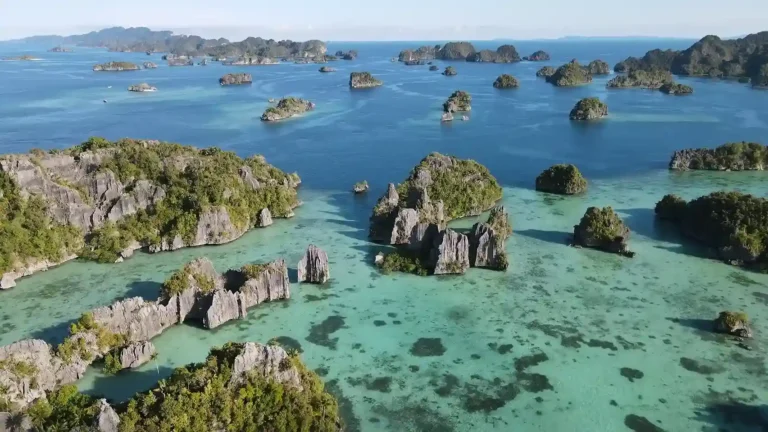 Raja Ampat Selatan: Rasakan Liburan Seru di Ujung Timur Indonesia!